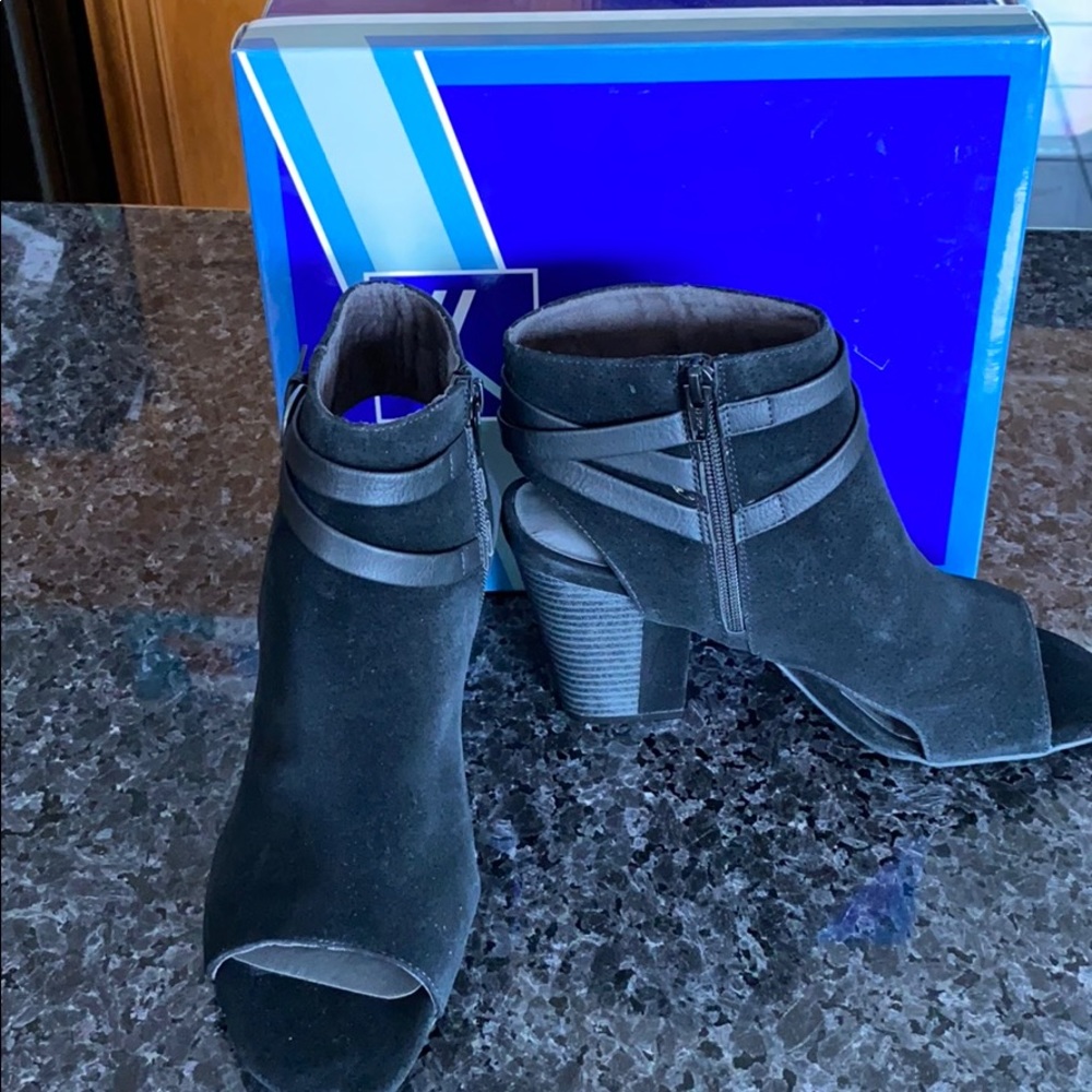 Black Shooties